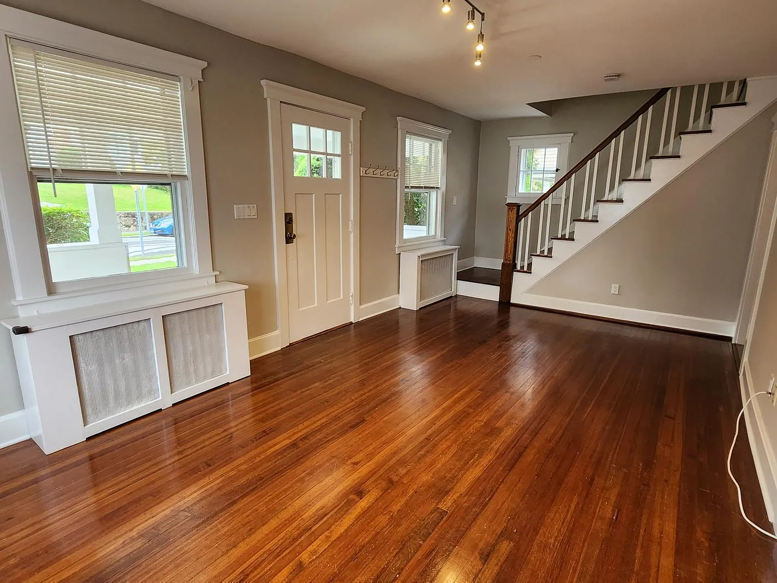 3 bed, 1.5 bath, 1175 sqft, $3,625 — Photo 4
