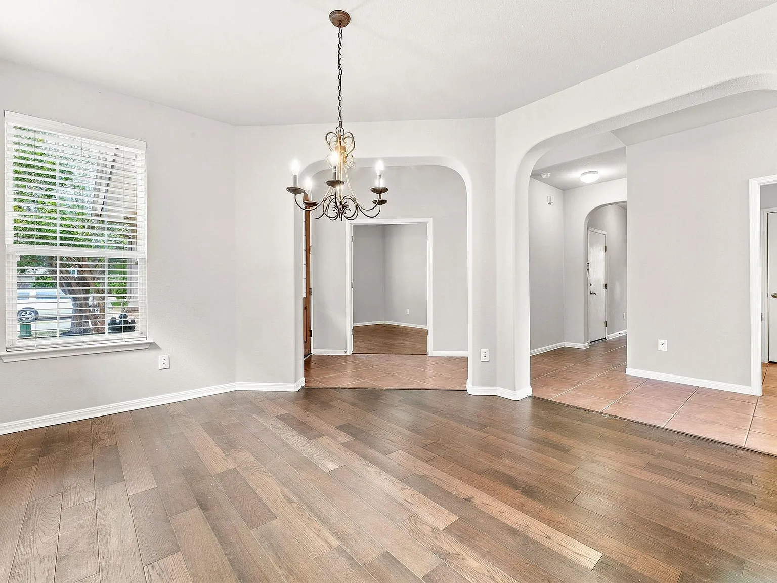 4 bed, 3.5 bath, 3353 sqft, $2,995 — Photo 4