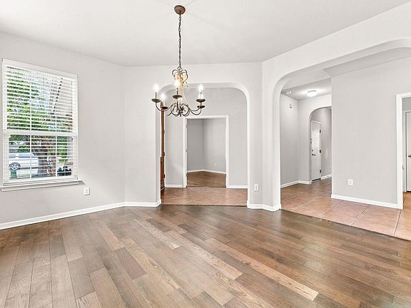 5th image of 15616 Belfin Dr