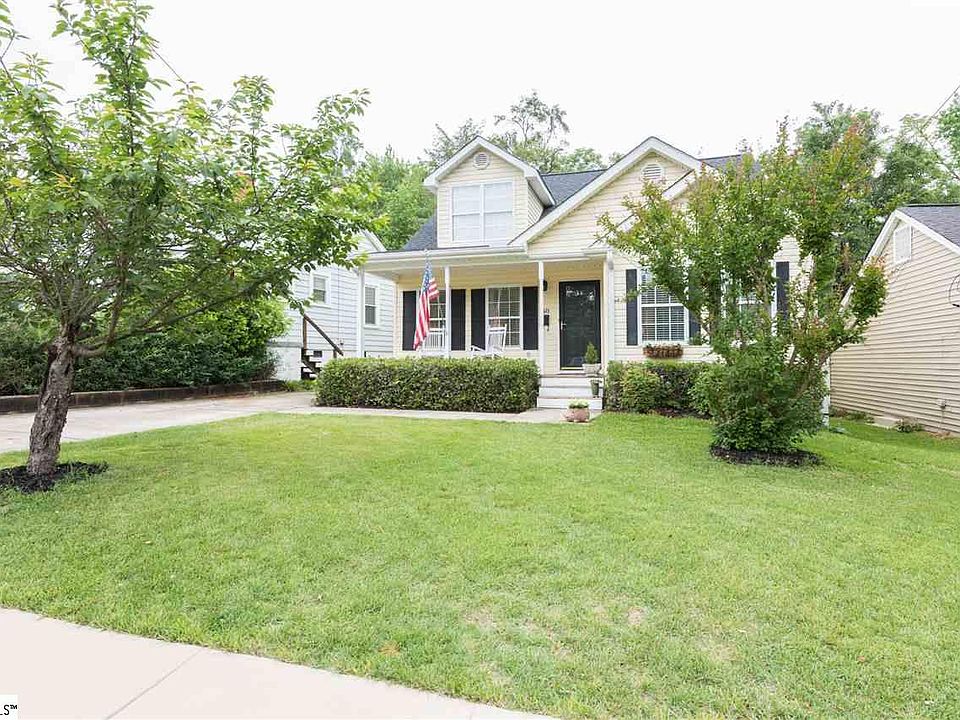 1st image of 323 E Hillcrest Dr