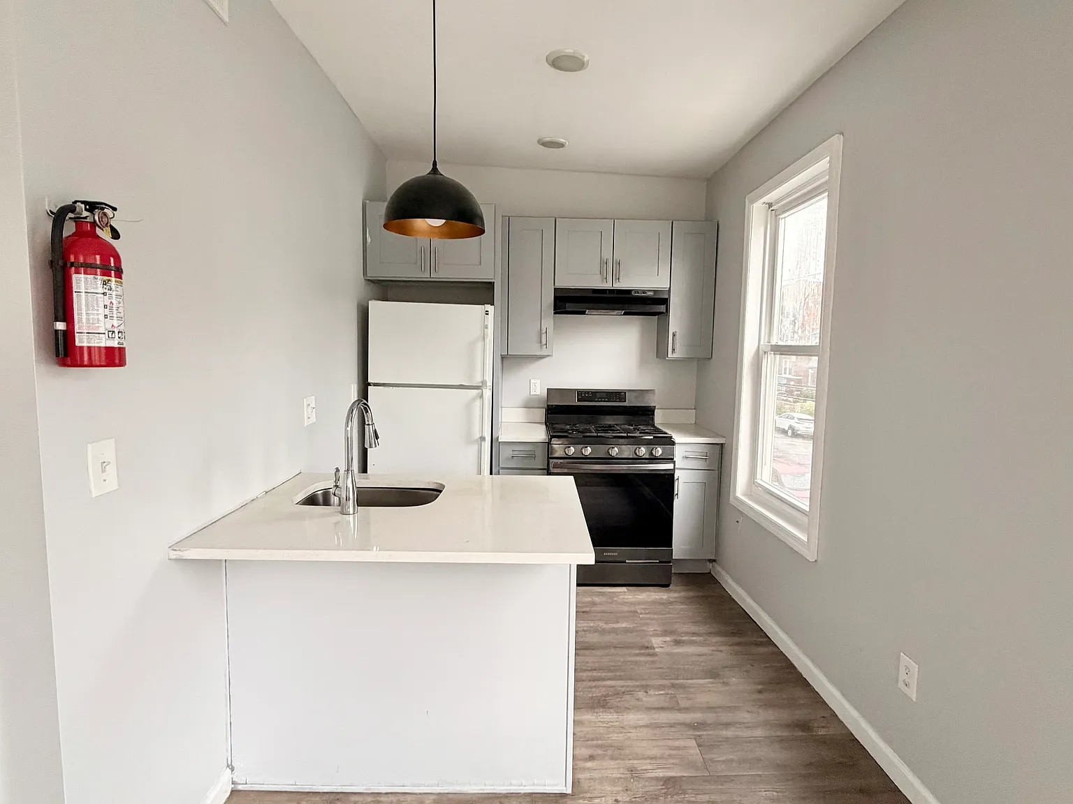 4 bed, $2,595 — Photo 2