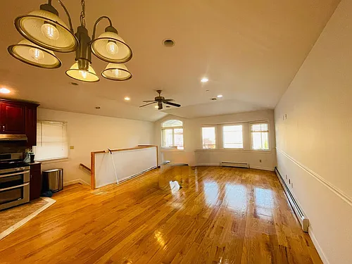 132 E Genesee St Photo 1
