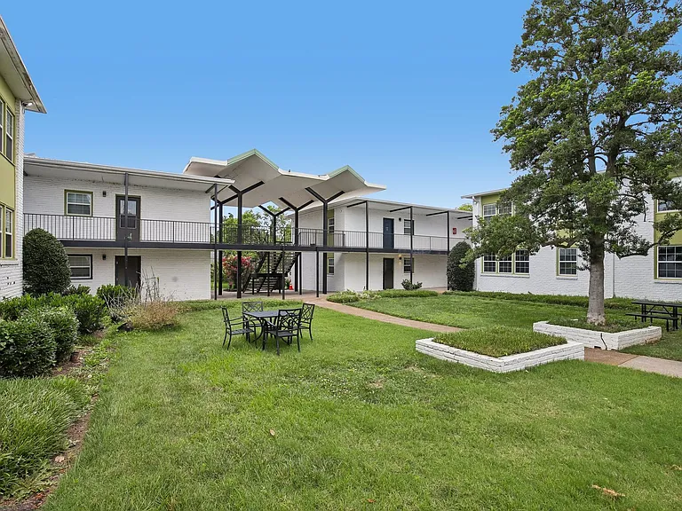 Chateau Apartments - Newly Renovated 1, 2 & 3-Bedrooms at 24th & Hillsboro Village — Photo 15