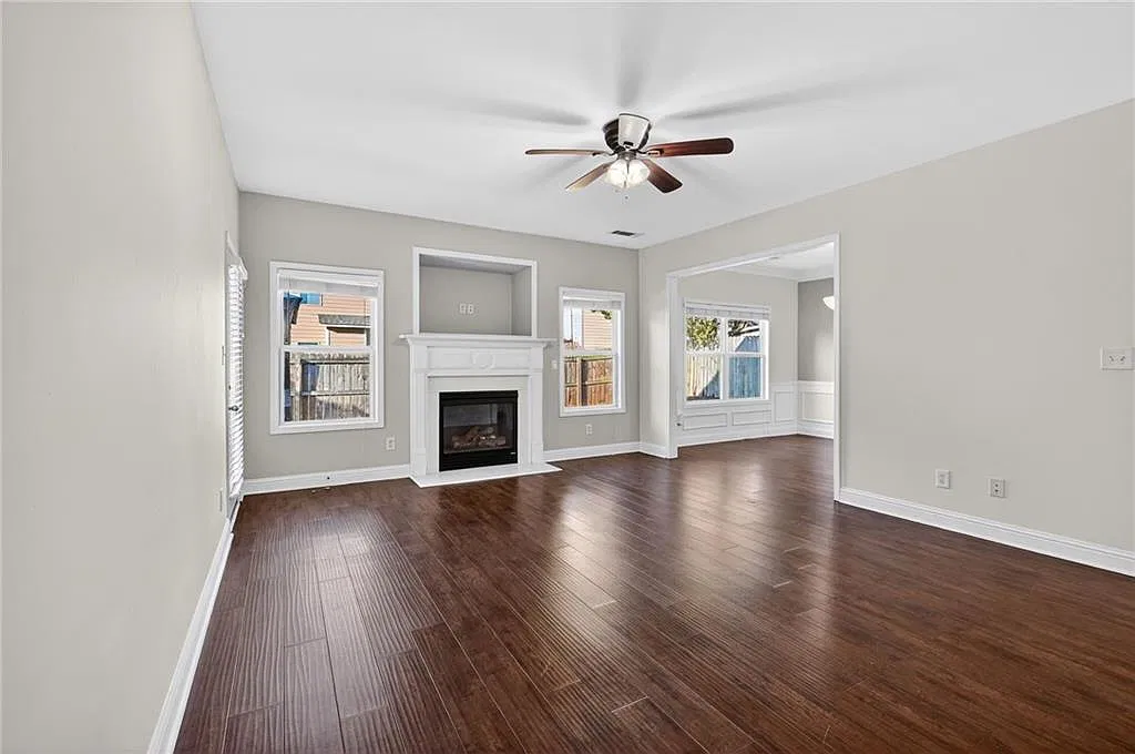 4 bed, 2.5 bath, 2186 sqft, $2,640 — Photo 2