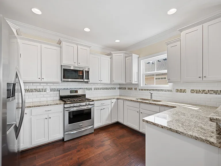 4629 Lee Ave — Photo 4