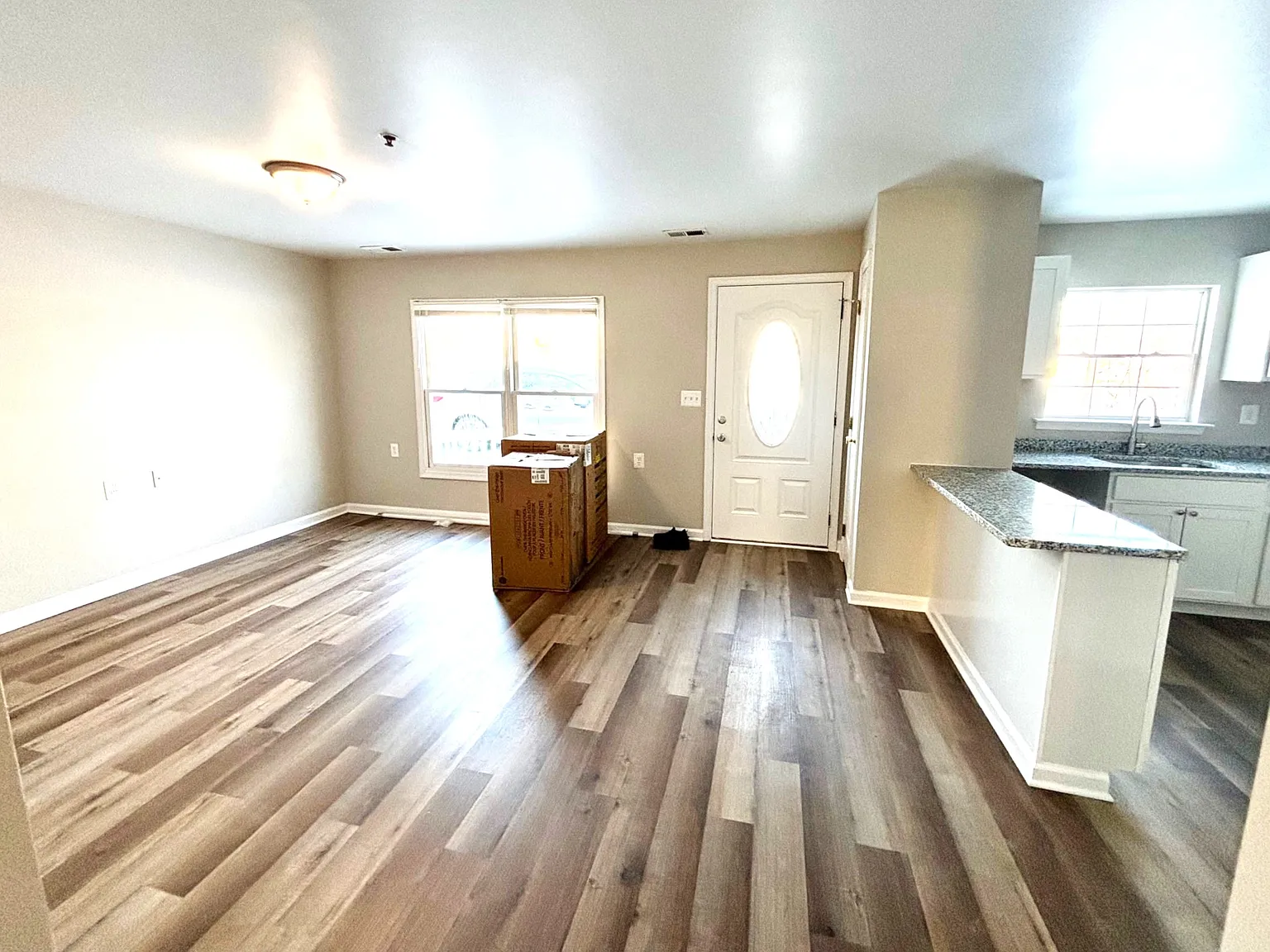 3 bed, 900 sqft, $2,295 — Photo 3