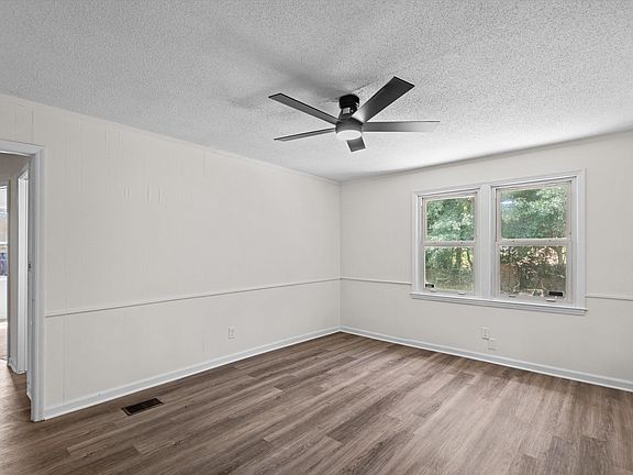 4th image of 1817 E Boundary Rd