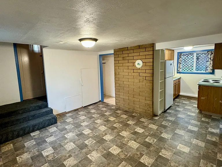 1460 W 10th Ave — Photo 5