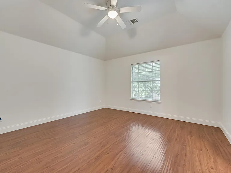 214 Sherwood Dr — Photo 16