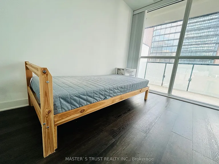 15 Grenville St #1708 — Photo 8