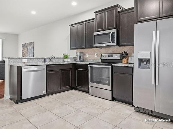 3rd image of 9157 HILLCROFT DRIVE
