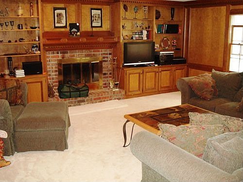 Great Room w/judges paneling