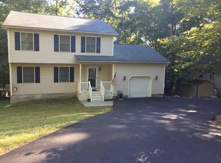 2225 Apley Ct, Bushkill, PA 18324