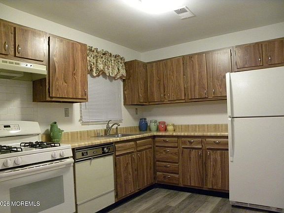 2nd image of 10 Whitecap Way