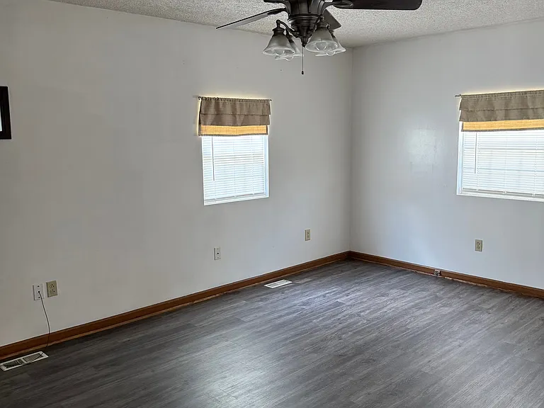 503 E Oliver St — Photo 12