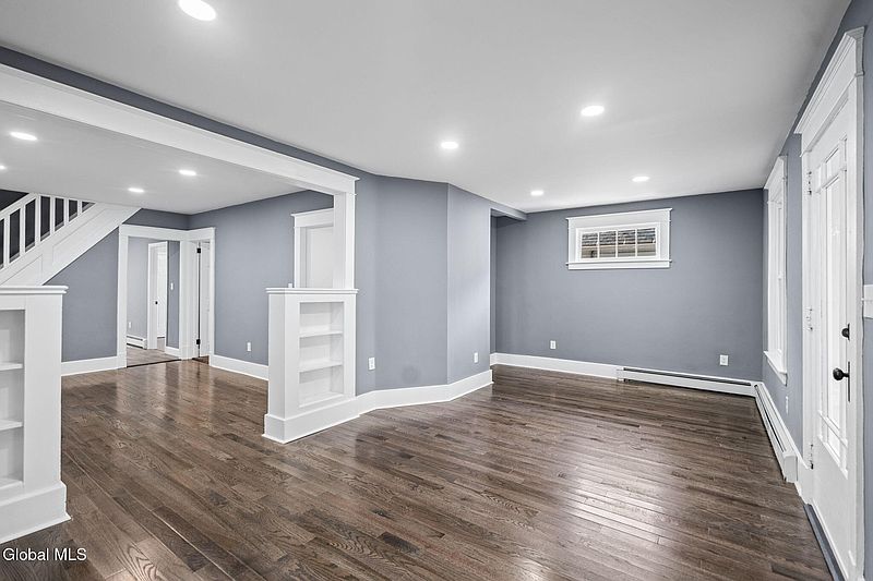 5th image of 215 5th Street