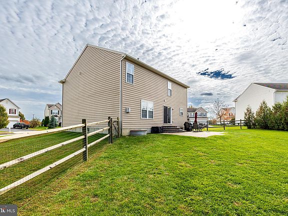 4th image of 239 Bucktail Dr