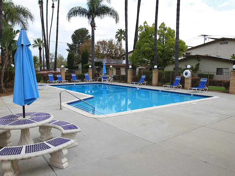 The Majestic Apartments — Photo 2