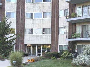 5540 Walnut Ave APT 23AA, Downers Grove, IL 60515