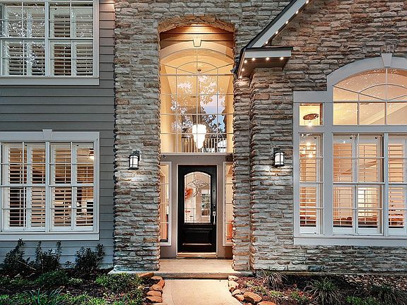 3rd image of 22 Classic Oaks Pl