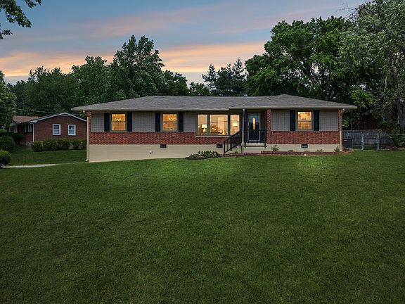 3rd image of 2501 Western Hills Dr