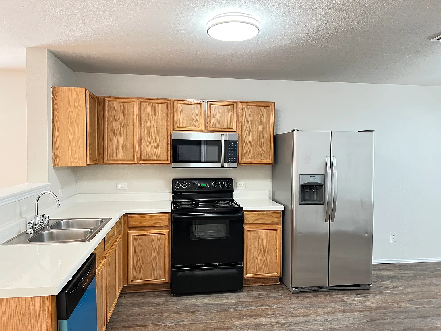4 bed, 1400 sqft, $2,075 — Photo 4