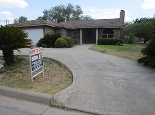 922 Encinal Dr, Eagle Pass, TX 78852