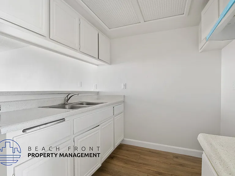 1557 W Carson St — Photo 2