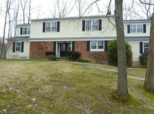 15201 S Deep Wood Ln, Chagrin Falls, OH 44022