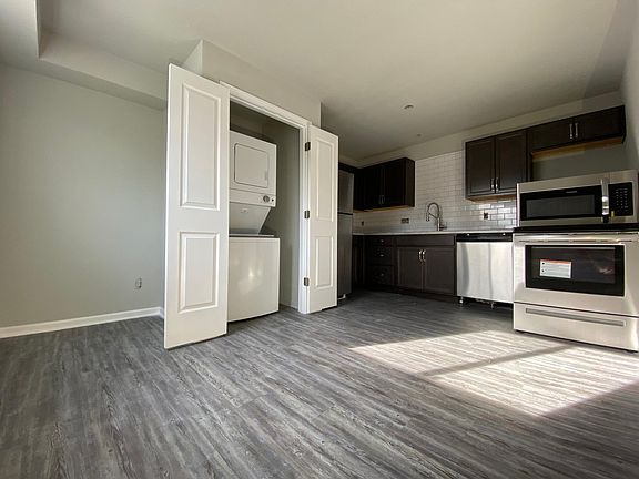 2nd image of 221 Garfield Ave #7rzehmmav