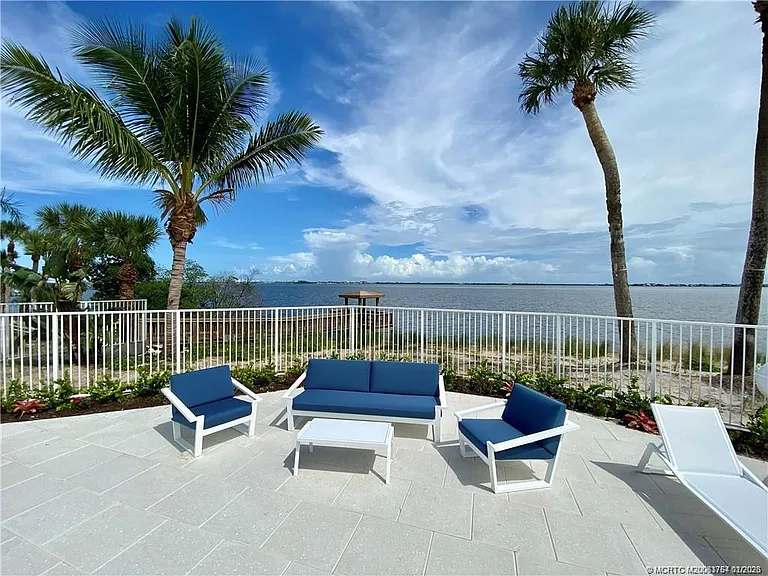 2646 NE Pelican Way E — Photo 17