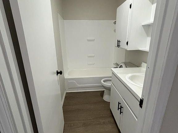 5th image of 702 Washington St #6