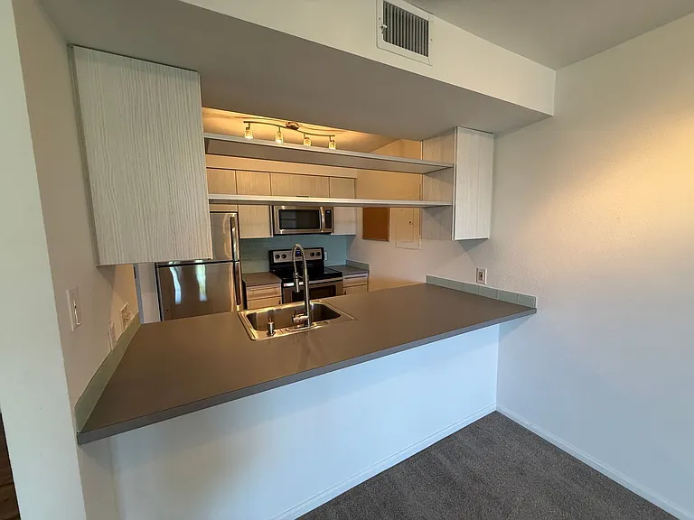 2727 Folsom St #303 — Photo 5