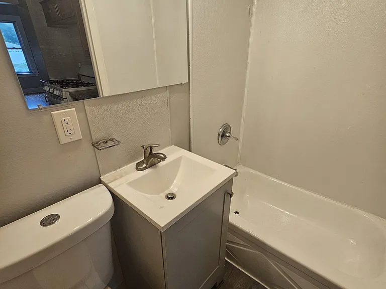 136 E Liberty St #1E — Photo 8