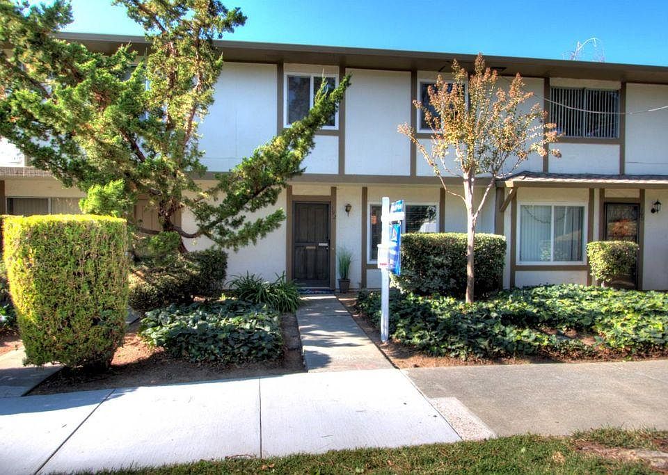 1st image of 192 Oak Brook Cir