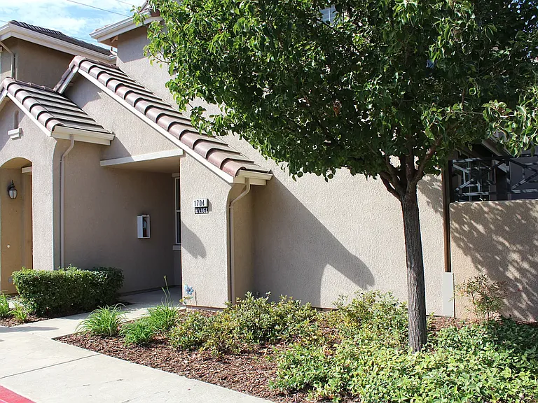 1704 Rivage Cir — Photo 1