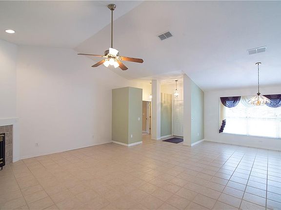 5th image of 515 Briar Oak Way