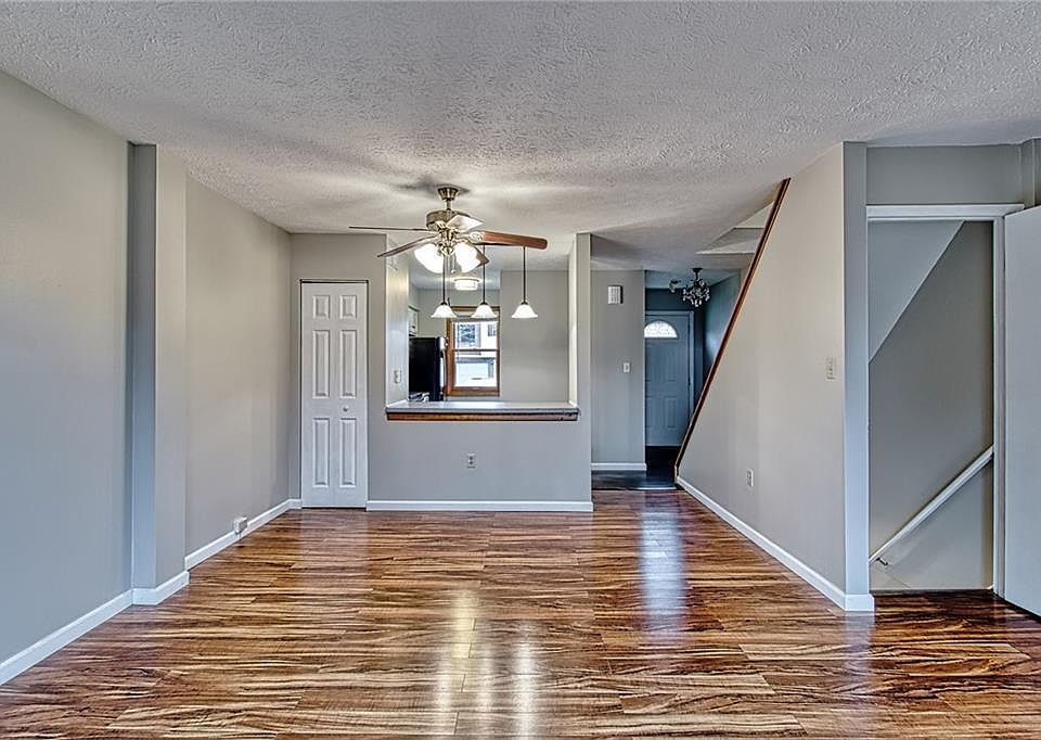 1st image of 215 Woodhaven Dr