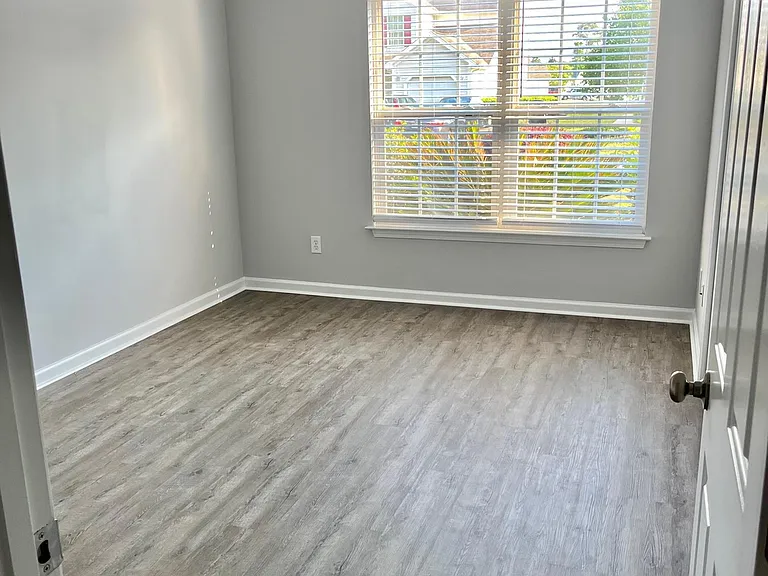 4996 Southgate Pkwy — Photo 9
