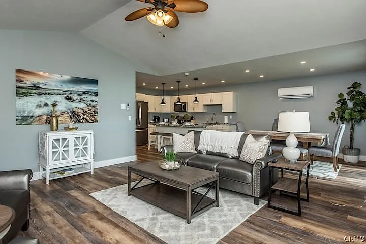 103 Sand Pier — Photo 15
