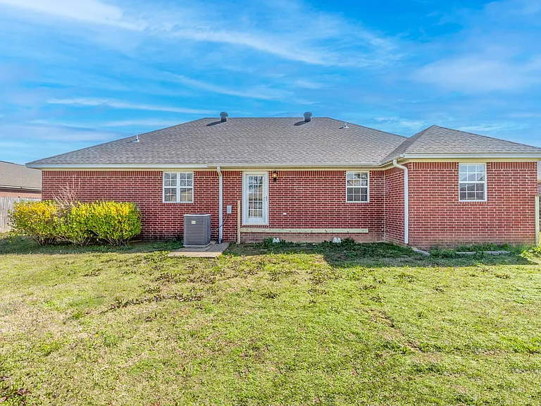 2213 Caleb Dr — Photo 16