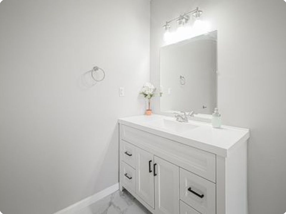 2nd image of 407 N 6th St
