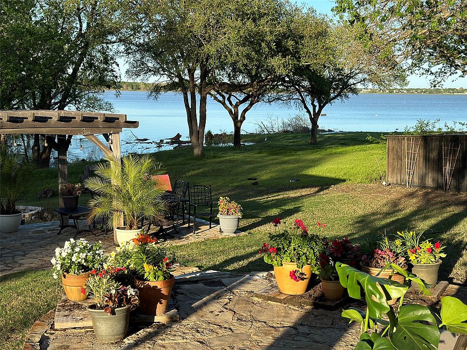 1st image of 916 Cove Trl