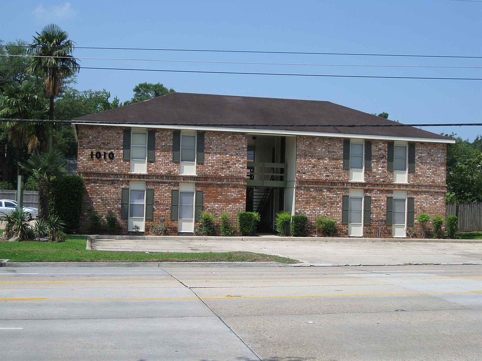 Front of 1010 S. College Building