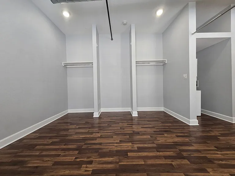 302 W Commercial St #206F — Photo 1