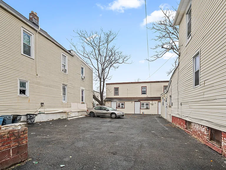 275 Clinton Pl — Photo 16