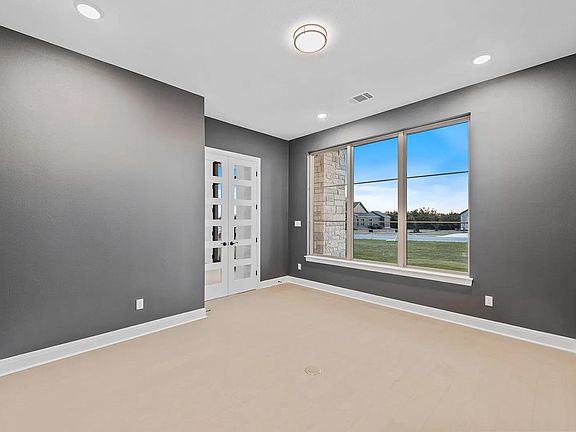 Maxwell B home office