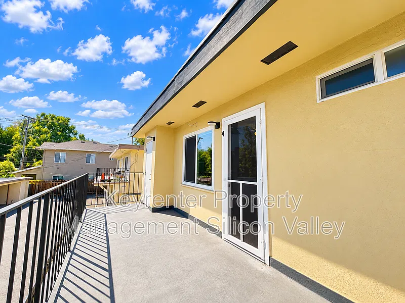 2 bed, 1.0 bath, 858 sqft, $2,895 — Photo 3