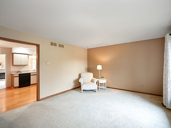 3rd image of 10S260 Havens Dr