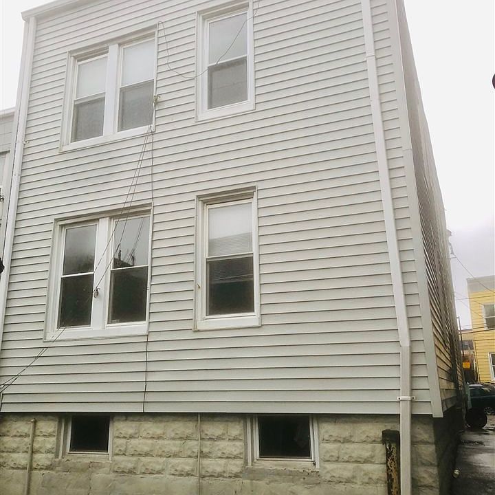 2nd image of 2209 Dietz Pl